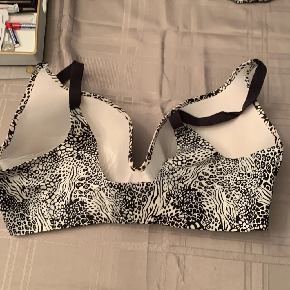 Victoria Secret Bra - Picture 2 of 3